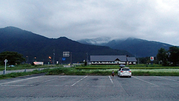コンビニから見た、会場方面の景色